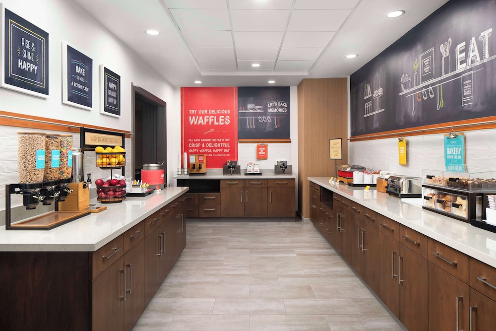 Hampton Inn Chicopee Springfield - photo 32