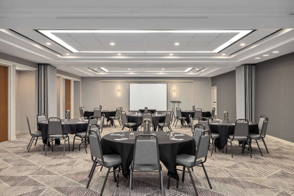 Hampton Inn & Suites Downers Grove Chicago - photo 46
