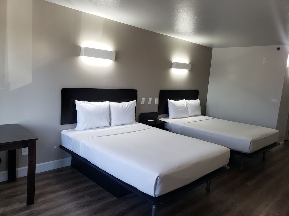 Motel 6 Hesperia CA West Main Street I 15 - photo 11