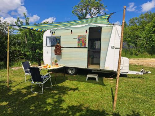 Caravane 70's - last minute hotel in Unknown City