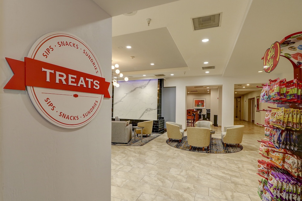 Hampton Inn Tropicana - photo 2