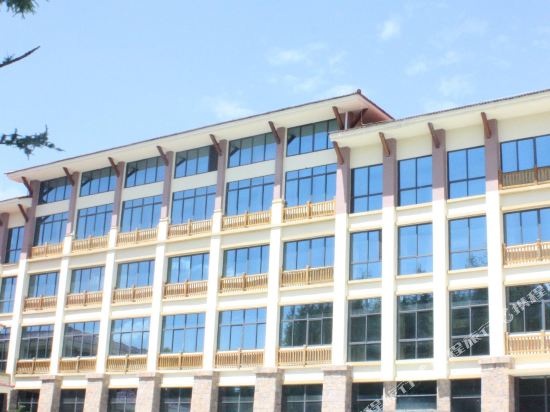 Shennongjia International Ski Resort Holiday Hotel in Songbai, People's Republic of China