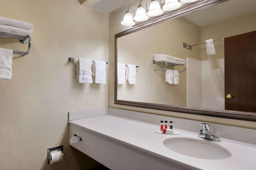 Baymont by Wyndham Elizabethtown - photo 12