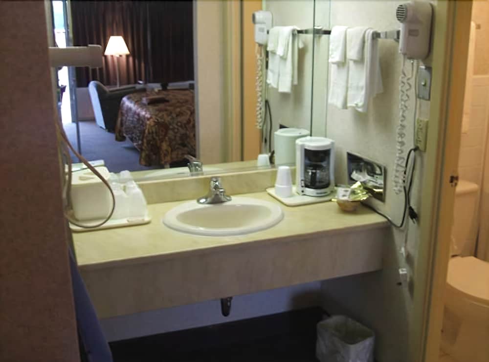 Red Carpet Inn And Suites Scranton - photo 17