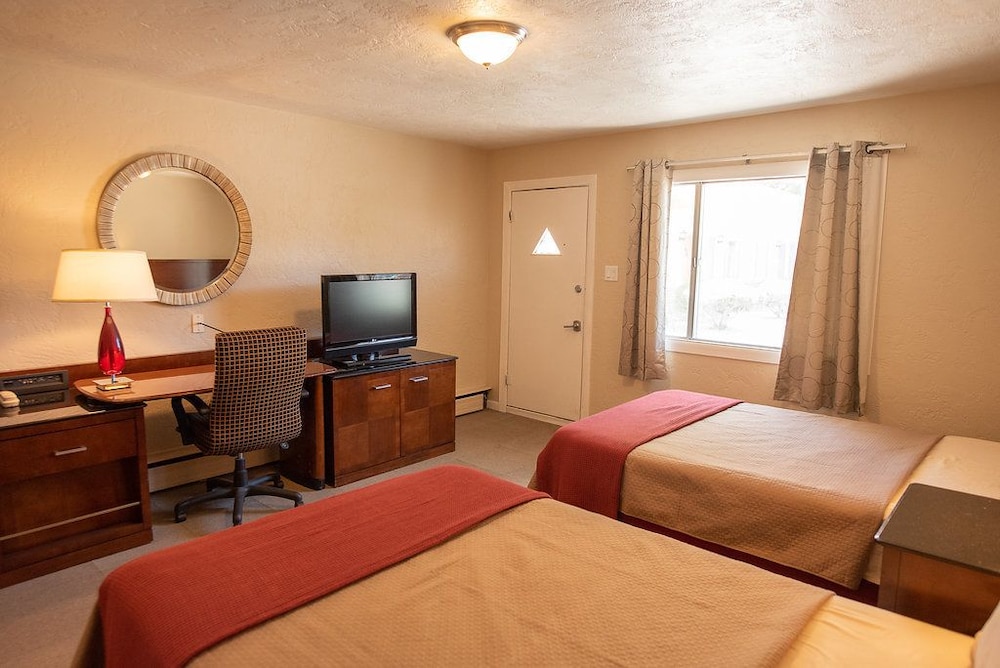 Circle R Motel - photo 11