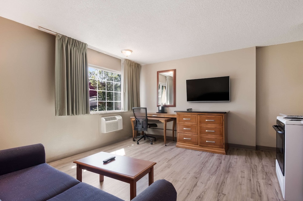 Rodeway Inn & Suites Portland West Beaverton - photo 25
