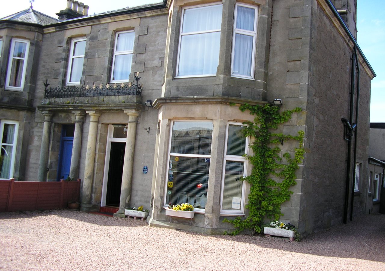 Clunie Guest House — 4-Star Luxury Hotel in Perth, United Kingdom