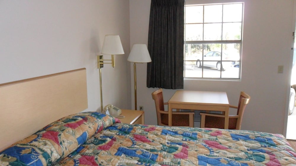 The Regency Inn - photo 6