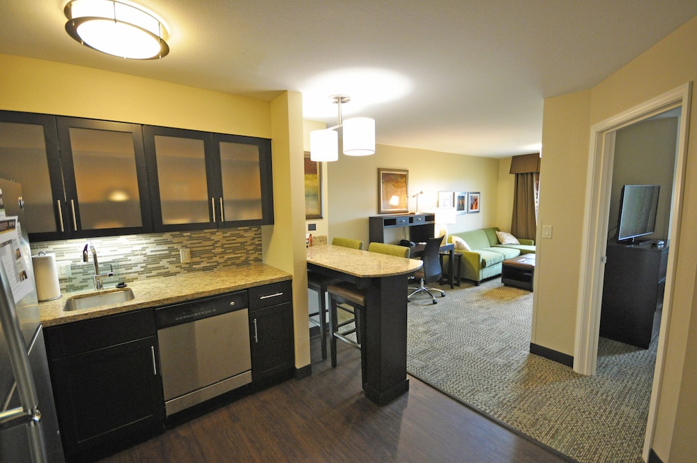 Staybridge Suites Eau Claire Altoona an IHG Hotel - photo 4