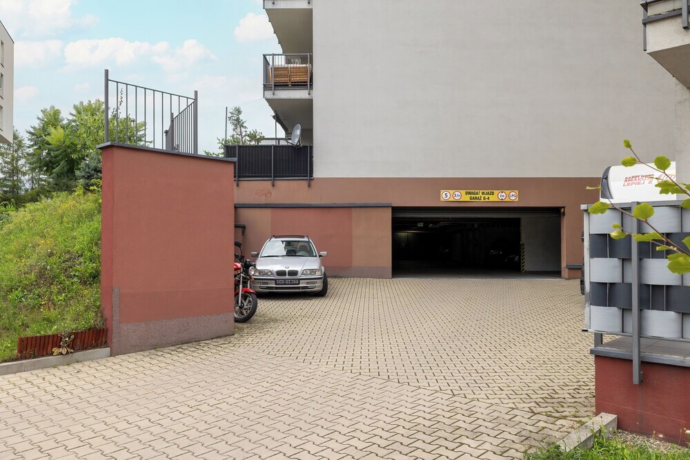 Podgórze Air Conditioned Family Apartment with Parking by Noclegi Renters — 4-Star Luxury Hotel in Krakow, Poland
