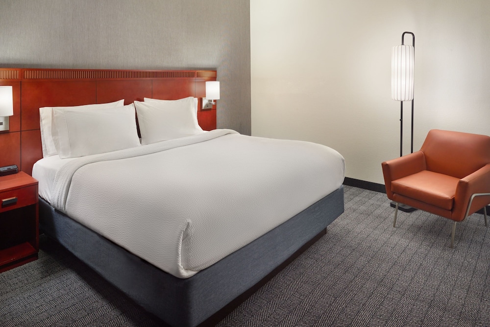 Courtyard by Marriott Charlottesville - photo 7