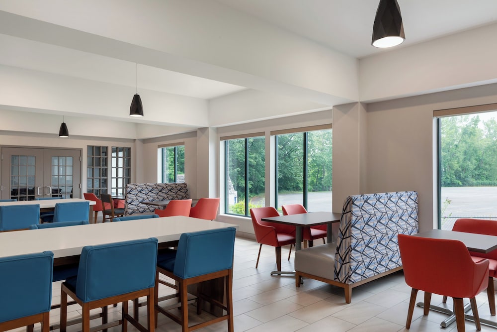 Holiday Inn Express Syracuse Airport by IHG - photo 39