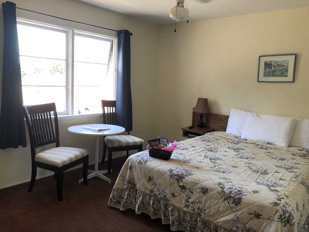Florence Lighthouse Inn - photo 20