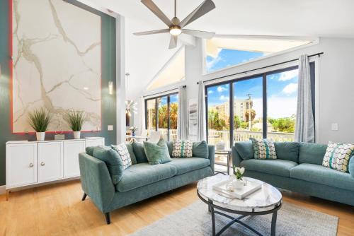 Beach Rd 300ft to Beach Access & 500ft to Siesta Key Village 2bdr & Studio — 4-Star Luxury Hotel in Siesta Key, United States