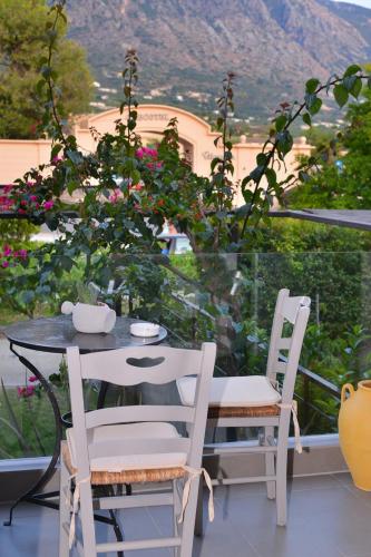 East West — Kalamata — photo 4