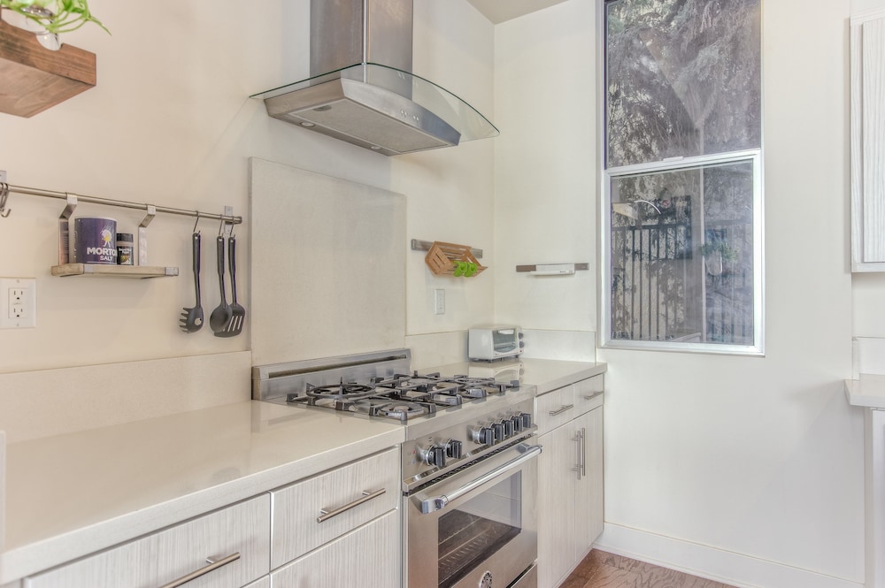 Applewood Silver Lake 2BD Hollywood - photo 9