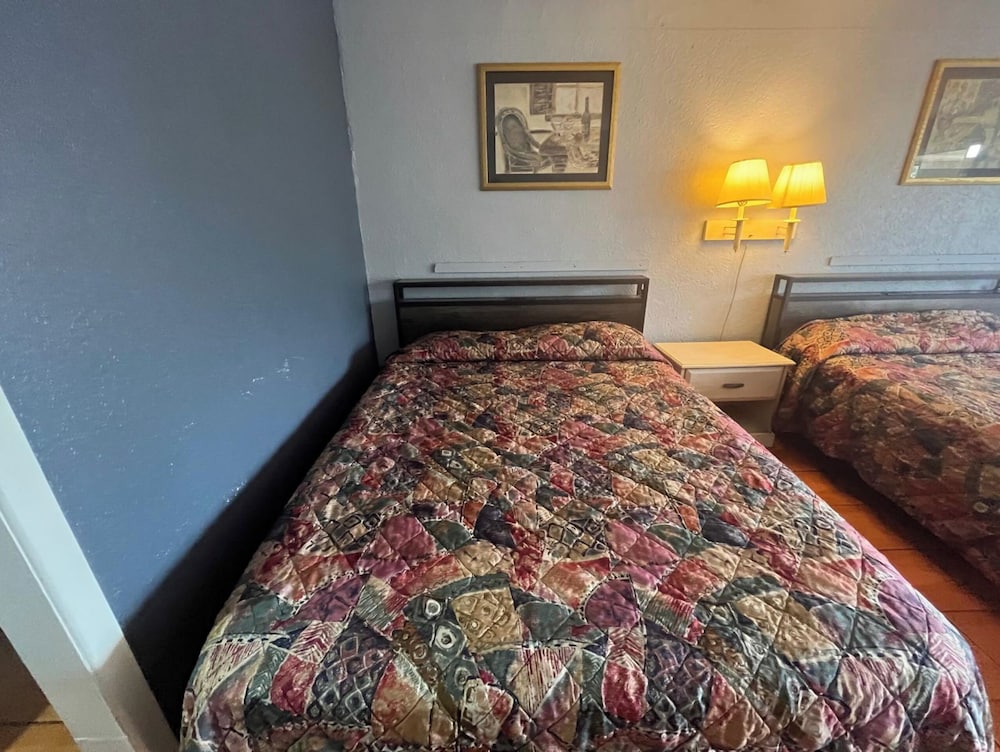 La Posada Inn By OYO Brownsville - photo 23