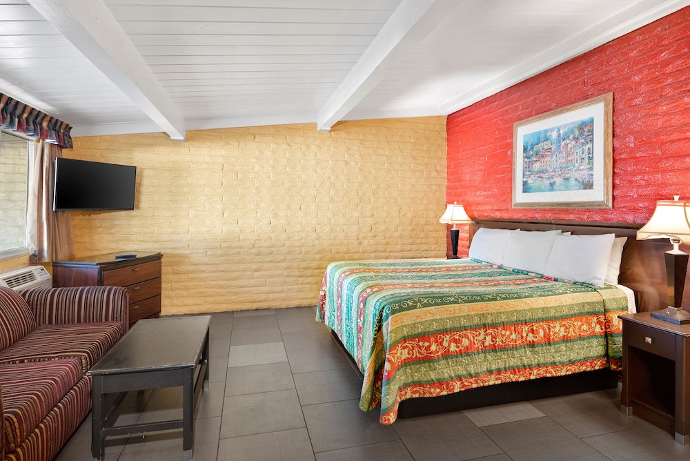 Fallbrook Country Inn - photo 4