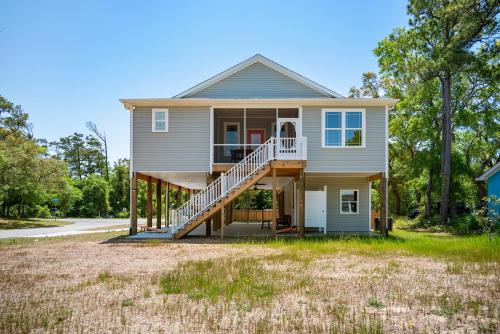 Pawsitively Paradise by Oak Island Accommodations - featured photo