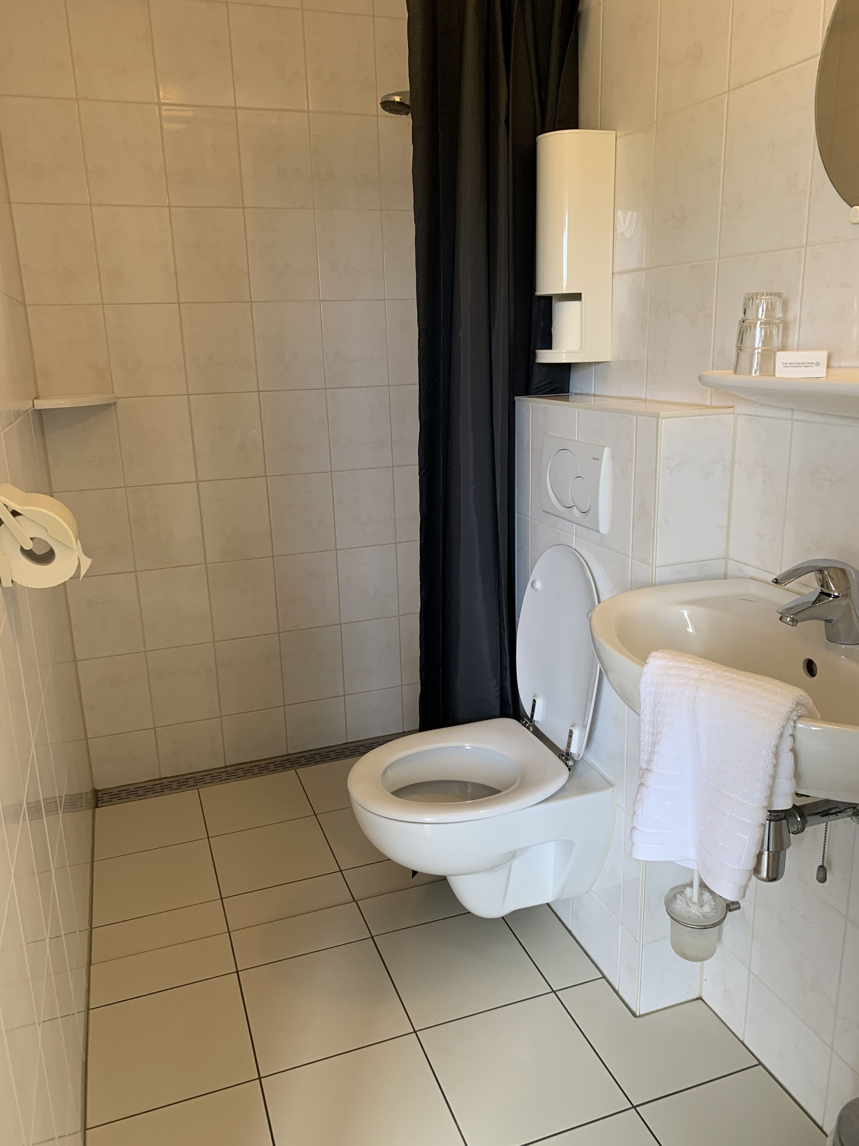 Hotel de Kievit — Unknown City — photo 3
