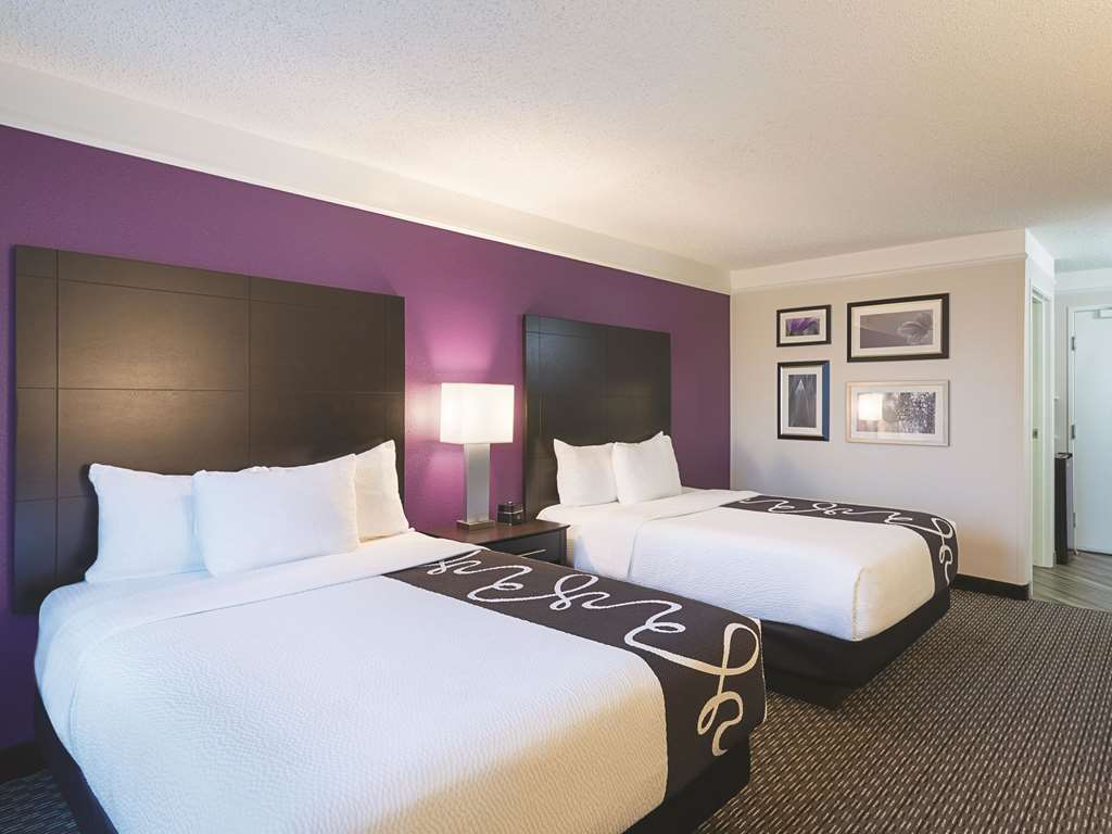 La Quinta Inn & Suites by Wyndham Austin Round Rock - photo 27