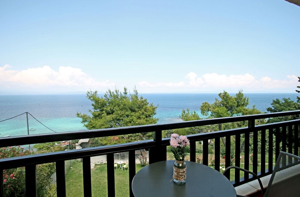Apollo Apartments & Studios — 4-Star Luxury Hotel in Kassandreia, Greece