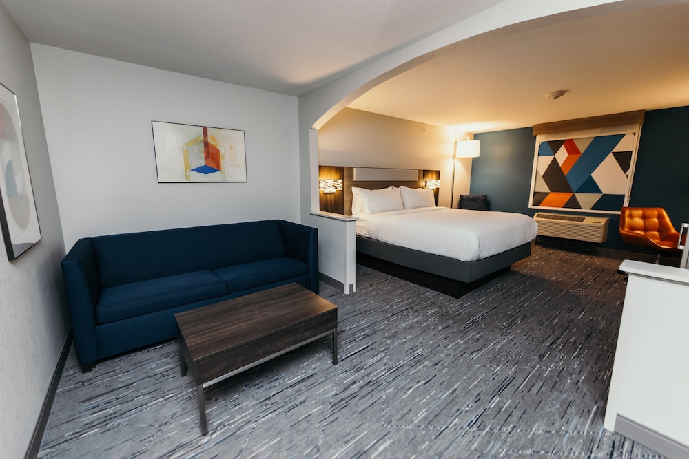 Holiday Inn Express and Suites Urbandale by IHG - photo 5