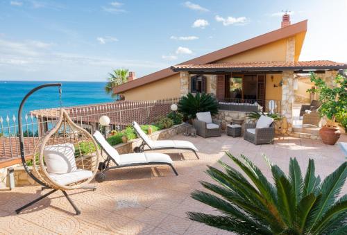 Villa Carilù — 4-Star Luxury Hotel in Altavilla Milicia, Italy