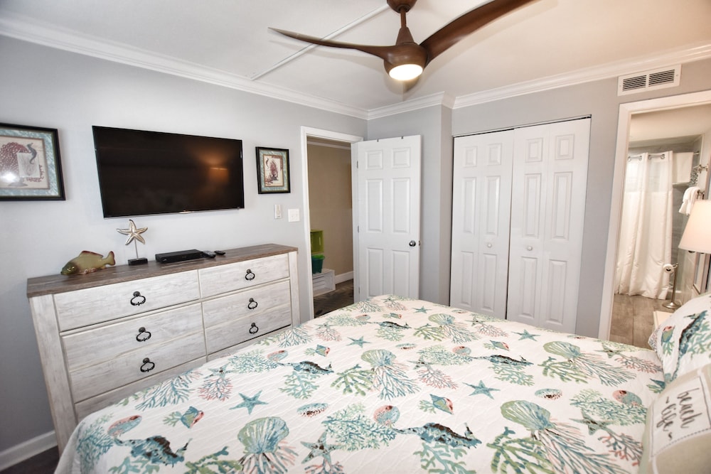 0309 Waters Edge Resort 1 Bedroom Condo by RedAwning - photo 6