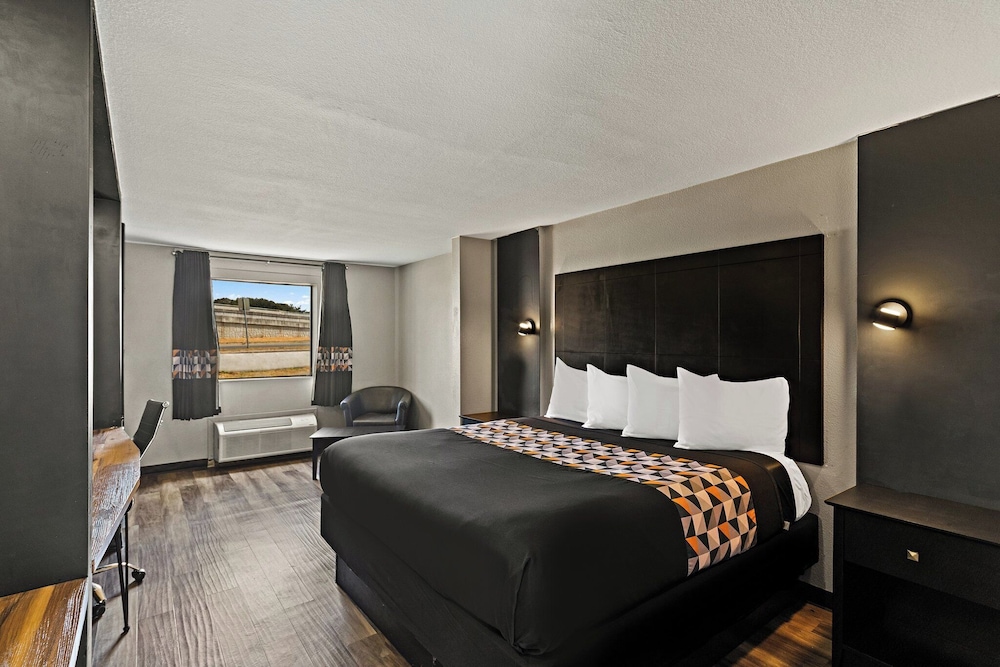 Scottish Inns Austin - photo 17