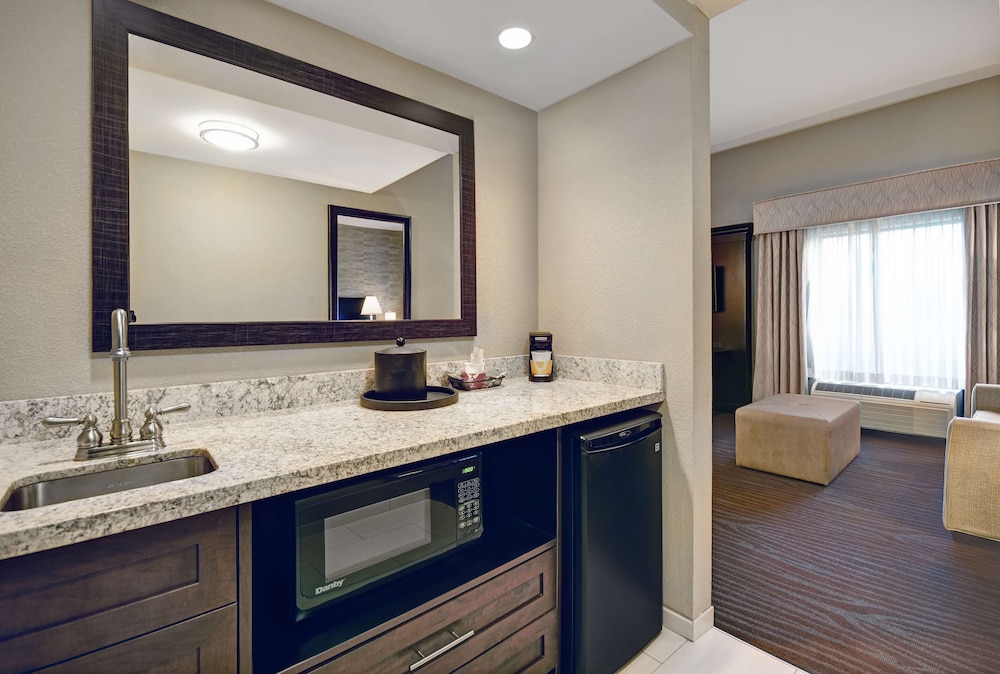 Hampton Inn & Suites Robbinsville - photo 25