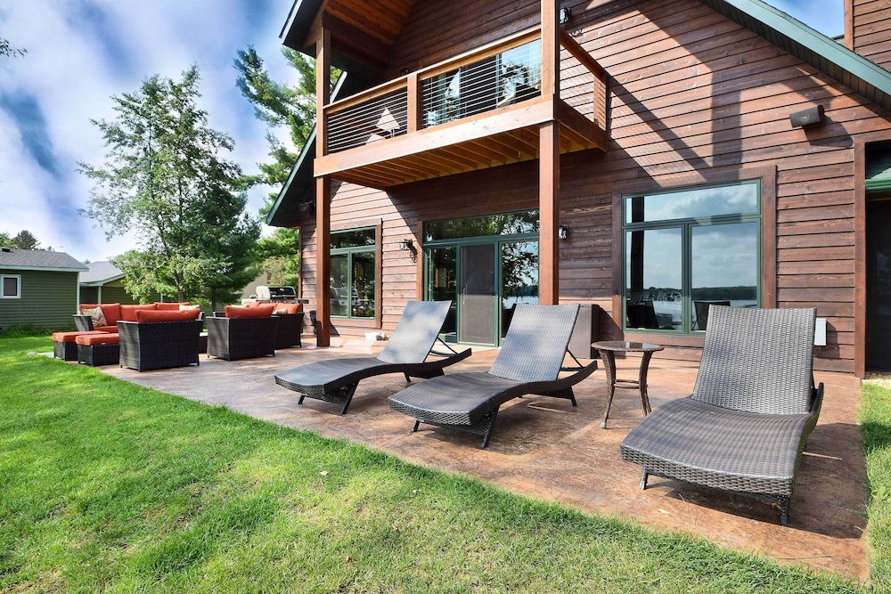 Cabin with Gradual Slope To Sandy Bottom Swimming — 4-Star Luxury Hotel in Siren, United States