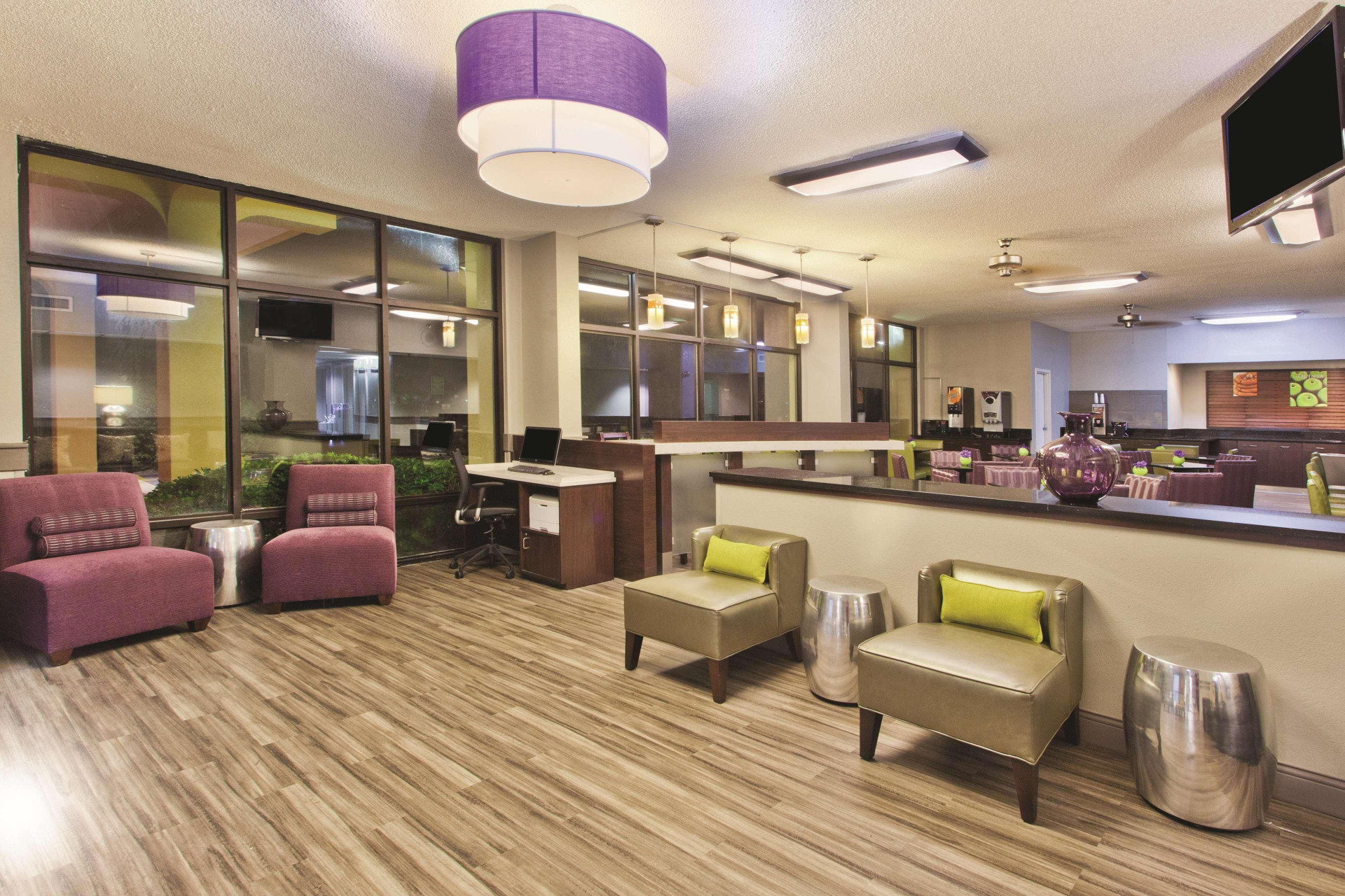 La Quinta Inn & Suites by Wyndham Charleston Riverview - photo 16