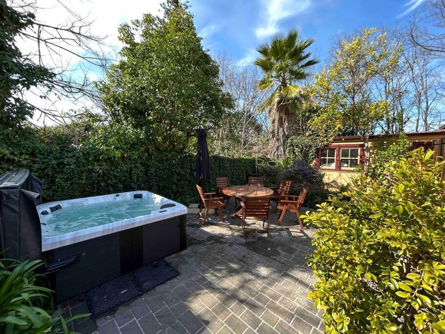 Porters Cottage Garden — 4-Star Luxury Hotel in Albury, Australia