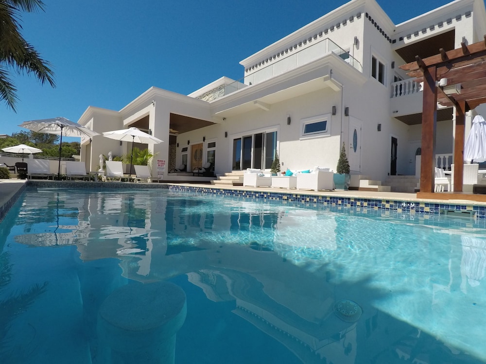 The White House Tci — 4-Star Luxury Hotel in Providenciales, Turks and Caicos Islands