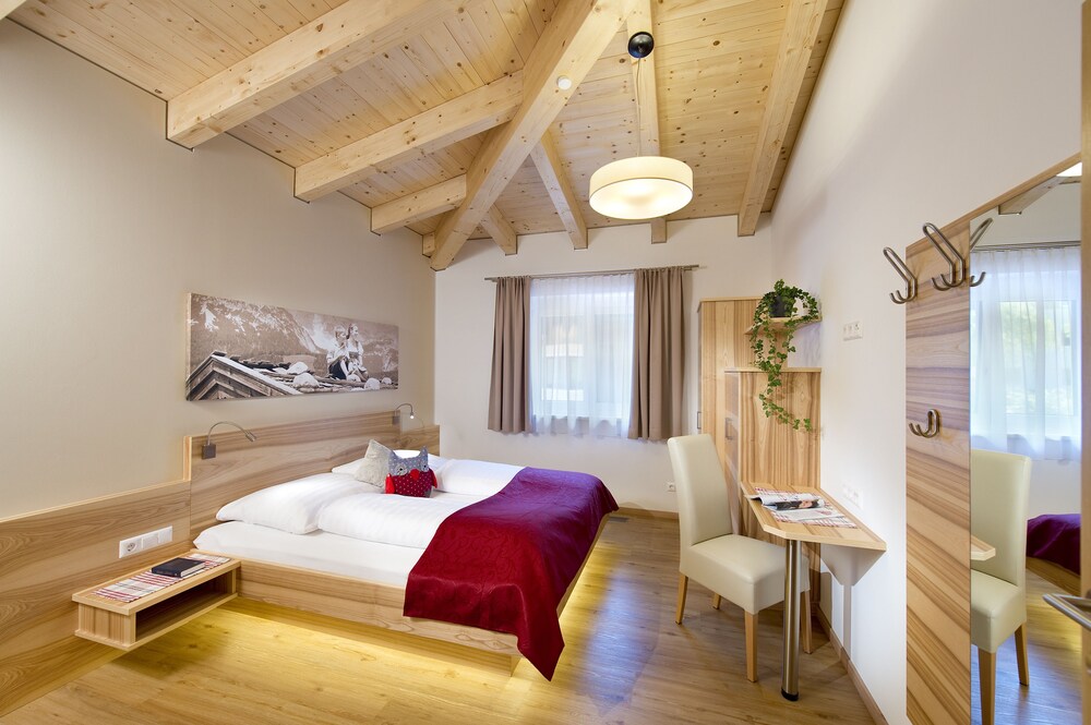 Dorfjuwel Appartements — 4-Star Luxury Hotel in Oberau, Austria