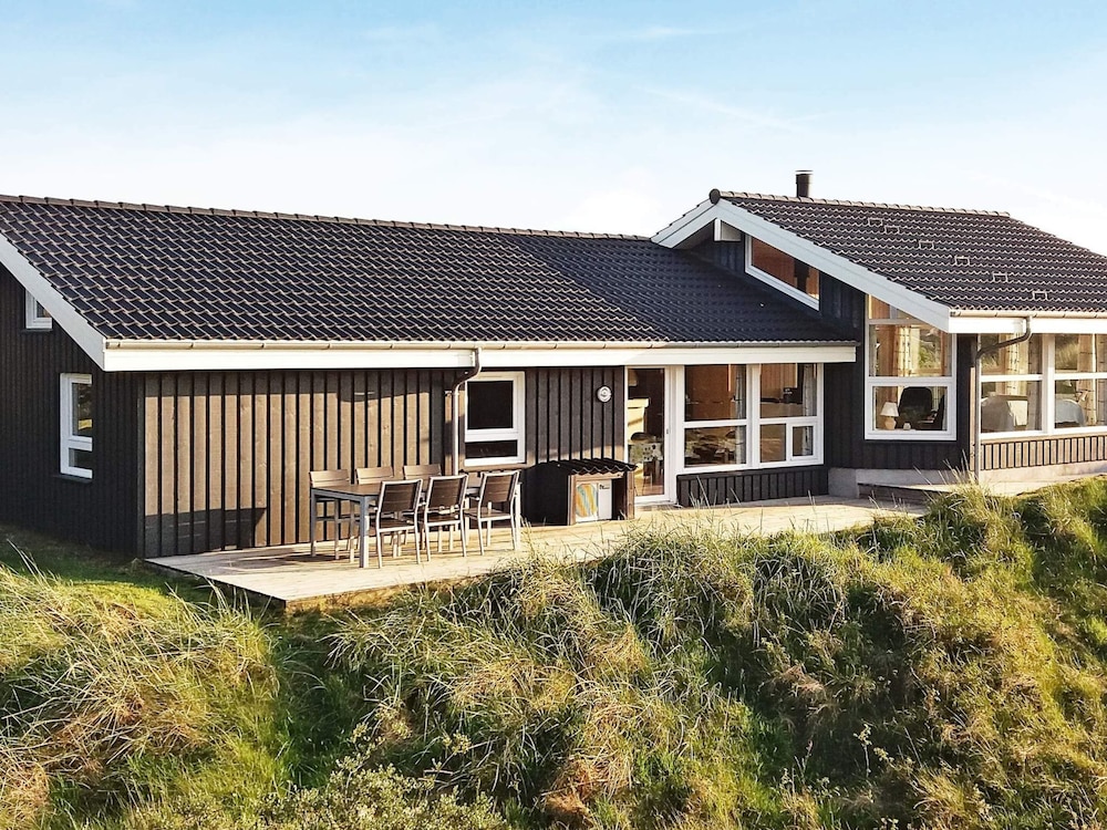Seaside Retreat With Spa By Traum Ferienwohnungen — hotel in Sindal