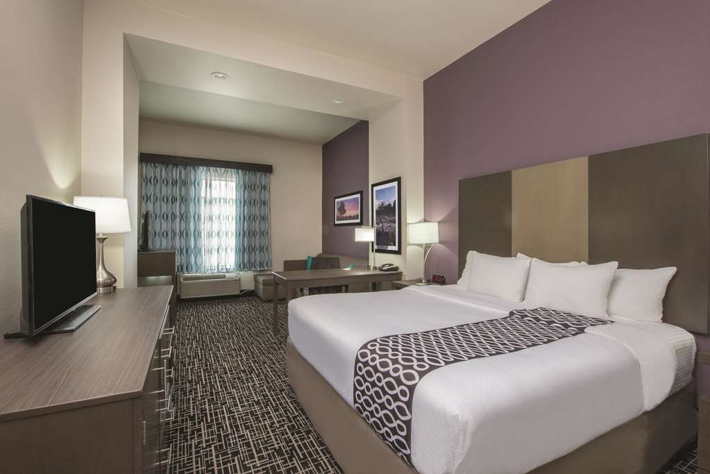 La Quinta Inn & Suites by Wyndham Enid - photo 19
