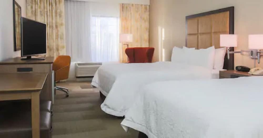 Hampton Inn And Suites Camarillo - photo 9