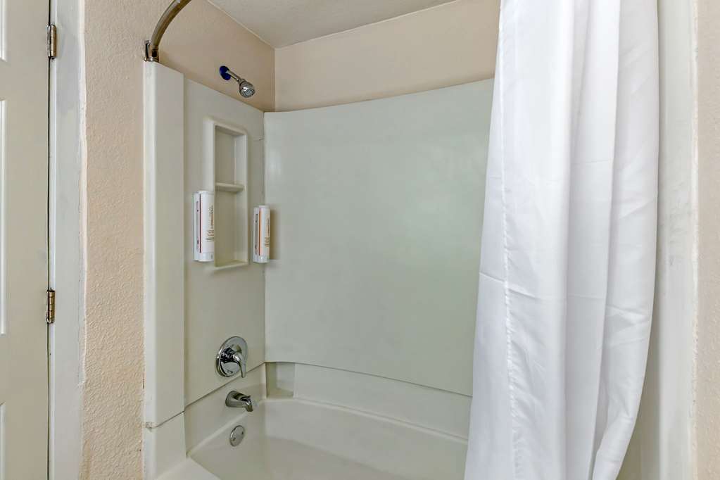 Suburban Studios Raleigh North - photo 21
