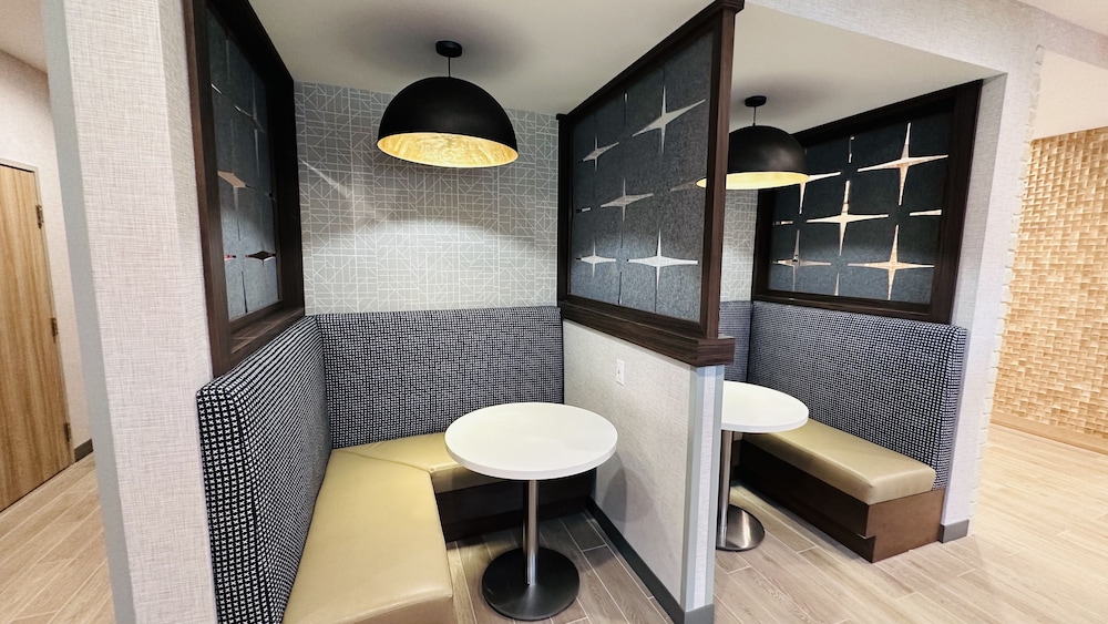 Hampton Inn & Suites Weatherford - photo 17