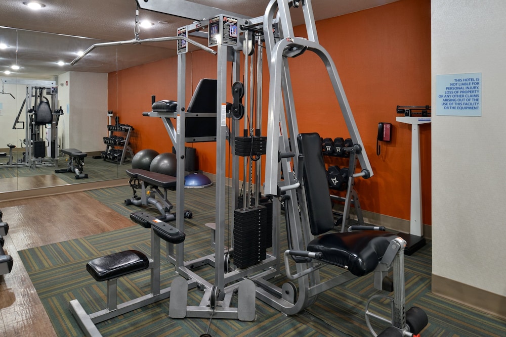 Holiday Inn Express Suites Farmington - photo 52