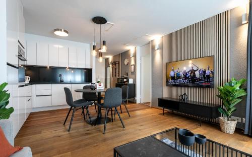 Spirit Apartments Balkon Bergsicht — 4-Star Luxury Hotel in Engelberg, Switzerland