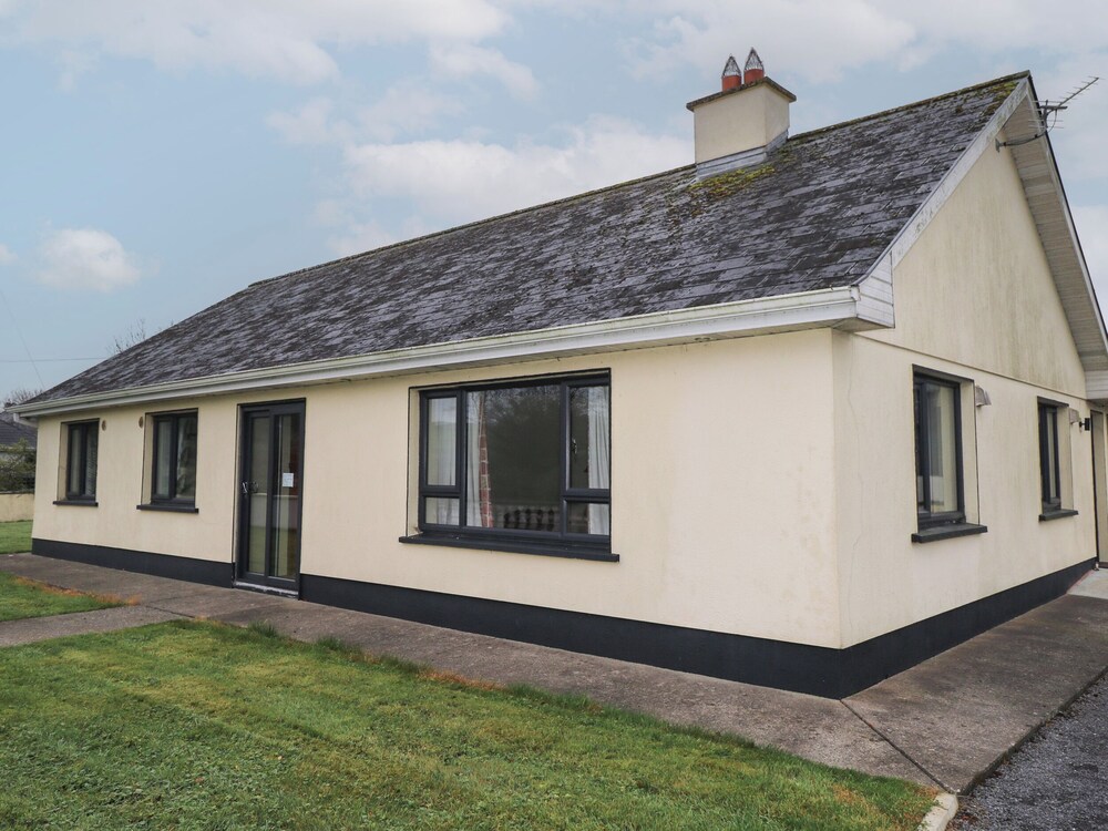 Country Bungalow — 4-Star Luxury Hotel in Boyle, Republic of Ireland