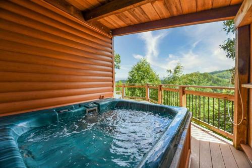 A Mountain Haven By Colonial Properties in Pigeon Forge, United States