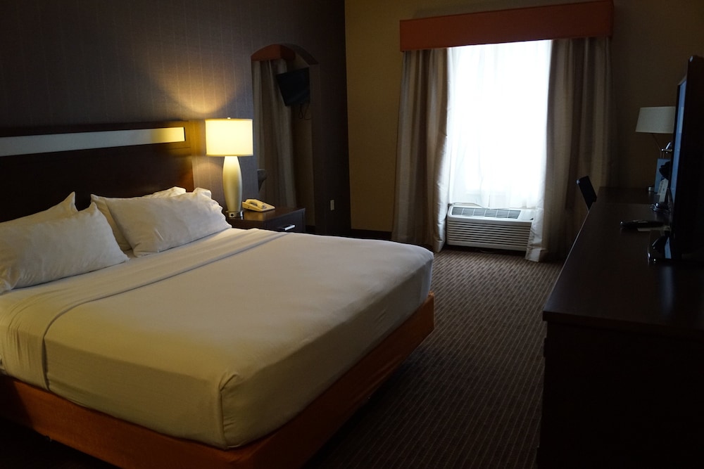 Holiday Inn Express Hotel & Suites Watertown Thousand Island by IHG - photo 19