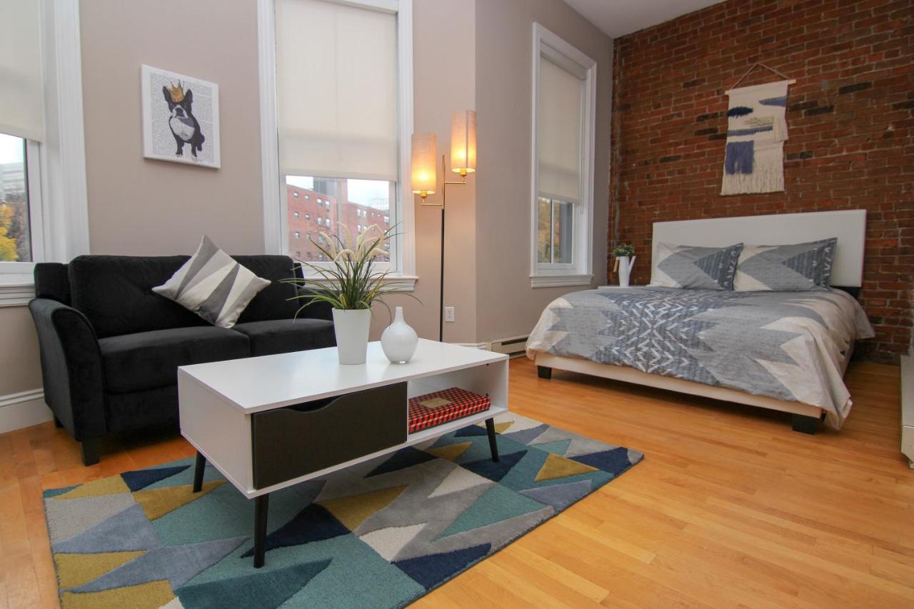 Charming Studio in Boston Brownstone C.Ave#5 in Boston, United States