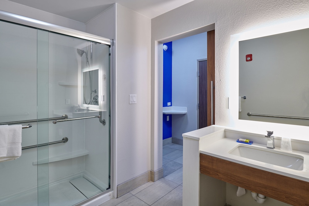 Holiday Inn Express & Suites El Paso East Loop 375 by IHG - photo 11
