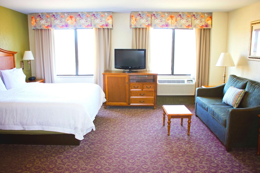 Hampton Inn and Suites College Station - photo 37