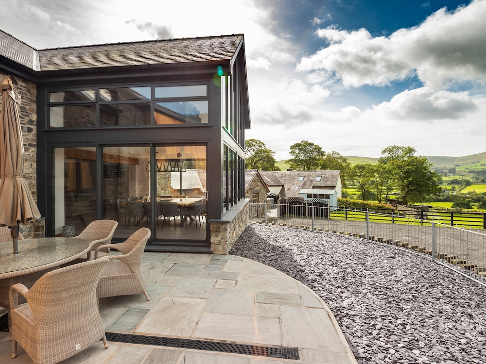 Granar - carbon neutral hotel in Derwen